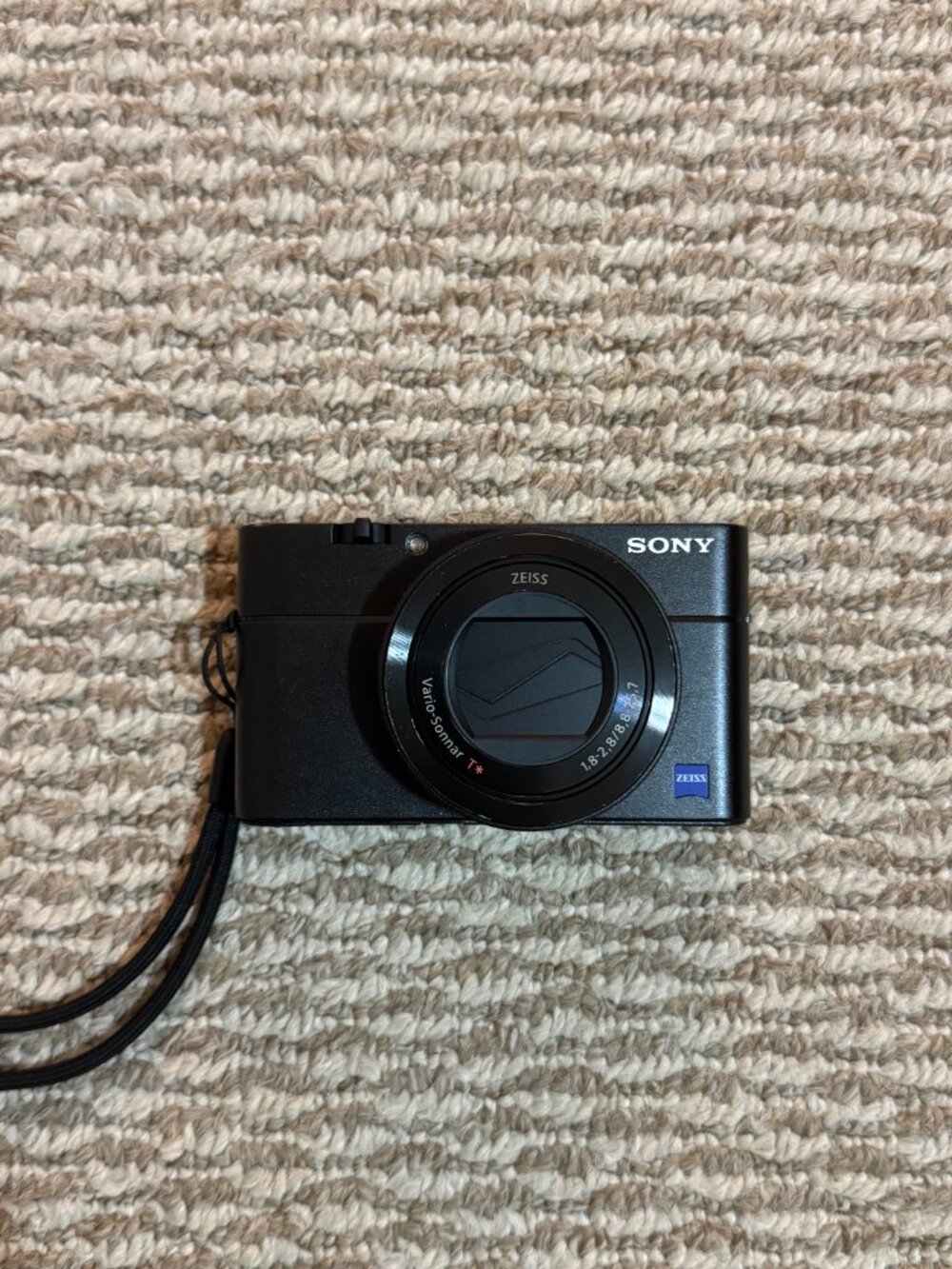 Sony Cyber-Shot DSC-RX100 V Camera - Picture 1 of 11